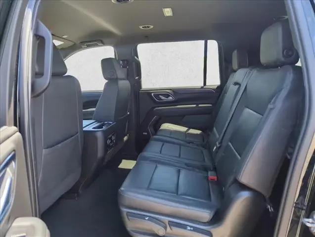 2023 Chevrolet Suburban 2WD LT