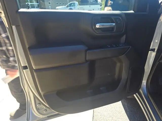 2024 Chevrolet Silverado 1500 4WD Crew Cab Short Bed Custom