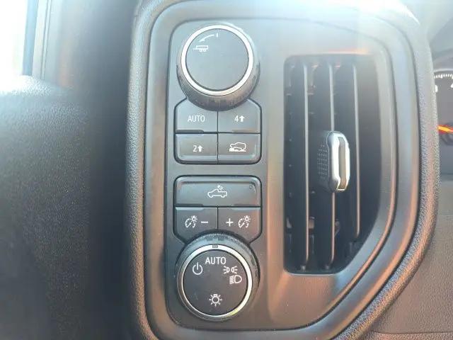 2024 Chevrolet Silverado 1500 4WD Crew Cab Short Bed Custom