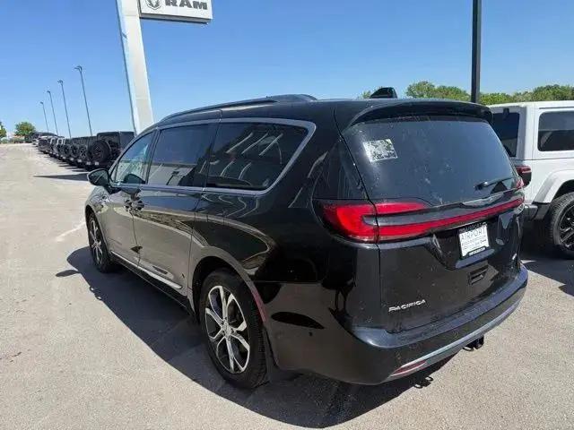 2025 Chrysler Pacifica Pinnacle AWD