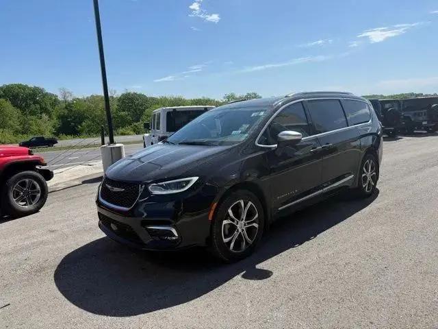 2025 Chrysler Pacifica Pinnacle AWD