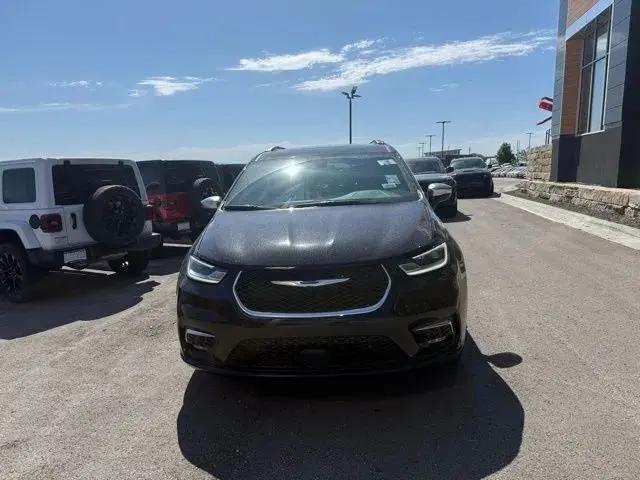 2025 Chrysler Pacifica Pinnacle AWD