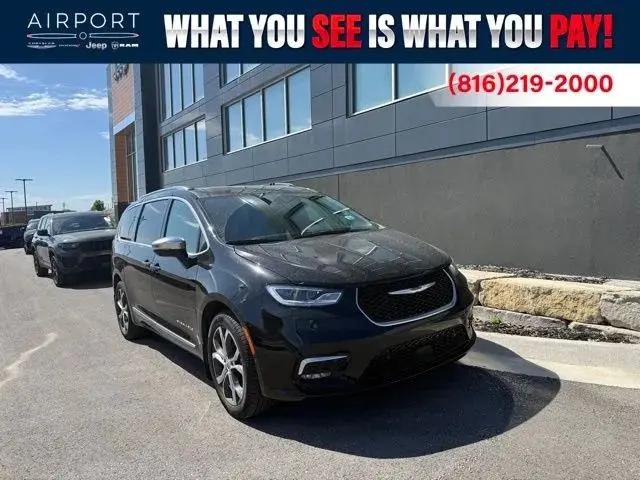 2025 Chrysler Pacifica Pinnacle AWD for sale in Platte City, MO