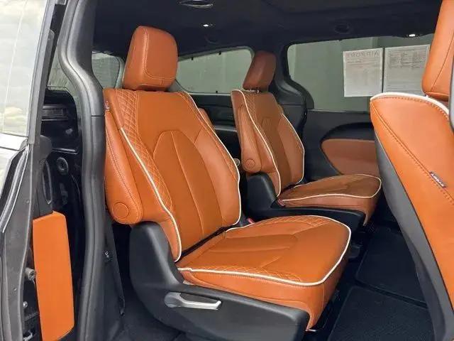 2025 Chrysler Pacifica Pinnacle AWD