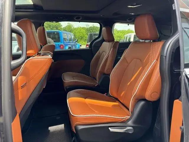 2025 Chrysler Pacifica Pinnacle AWD