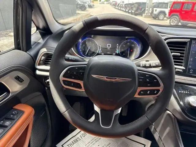 2025 Chrysler Pacifica Pinnacle AWD