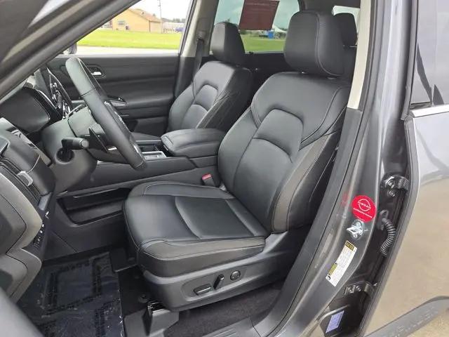 2025 Nissan Pathfinder SL FWD
