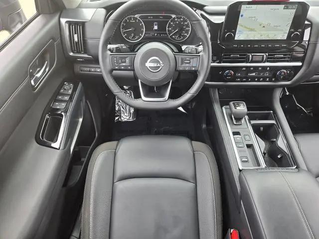 2025 Nissan Pathfinder SL FWD