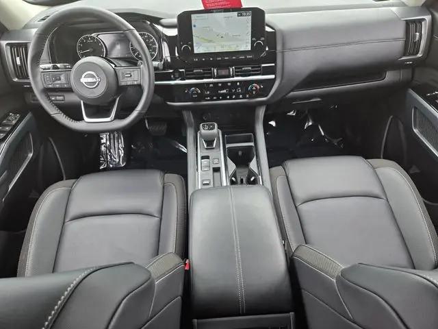 2025 Nissan Pathfinder SL FWD