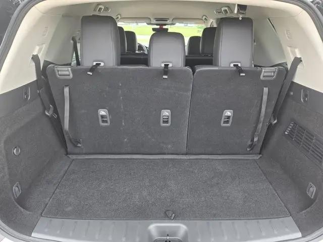 2025 Nissan Pathfinder SL FWD