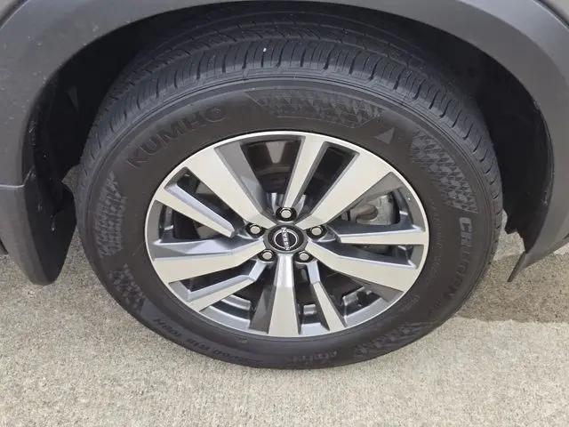 2025 Nissan Pathfinder SL FWD