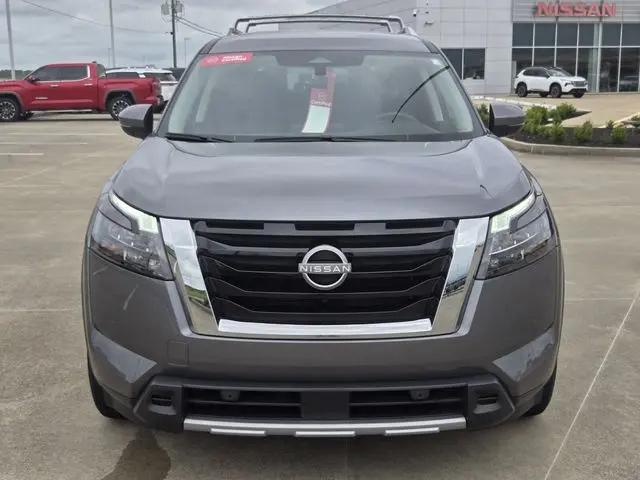 2025 Nissan Pathfinder SL FWD