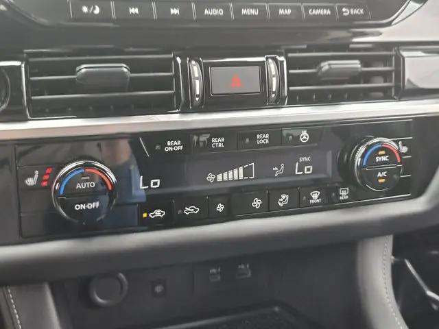 2025 Nissan Pathfinder SL FWD