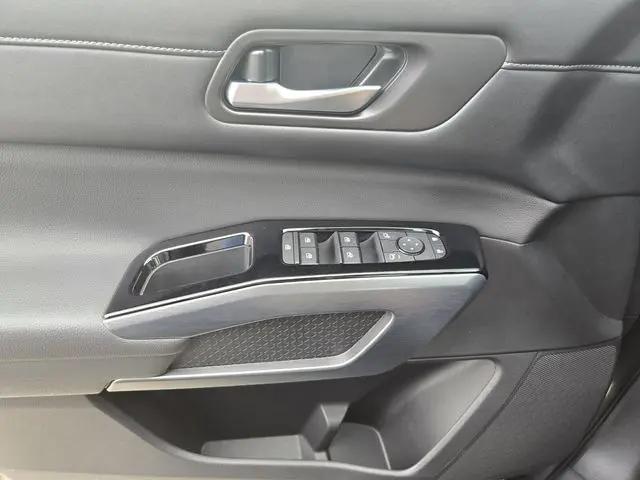 2025 Nissan Pathfinder SL FWD