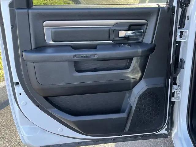 2024 Ram 1500 Classic Warlock Crew Cab 4x4 5'7" Box
