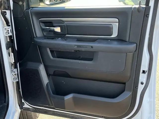 2024 Ram 1500 Classic Warlock Crew Cab 4x4 5'7" Box