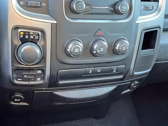 2024 Ram 1500 Classic Warlock Crew Cab 4x4 5'7" Box