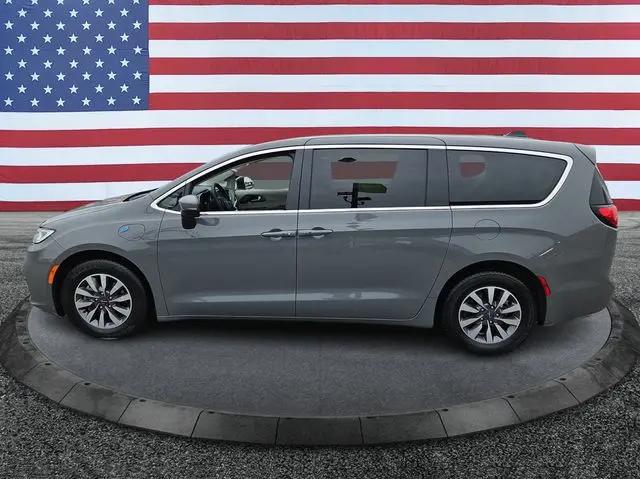2023 Chrysler Pacifica Hybrid Touring L
