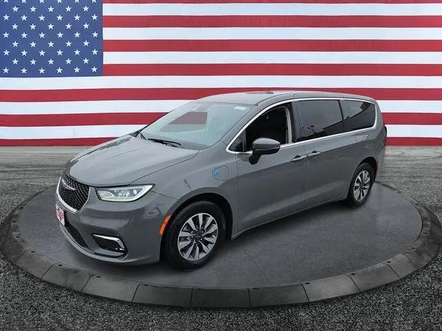 2023 Chrysler Pacifica Hybrid Touring L