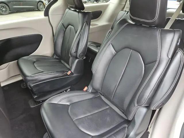2023 Chrysler Pacifica Hybrid Touring L