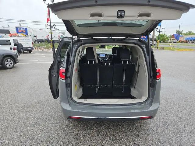 2023 Chrysler Pacifica Hybrid Touring L