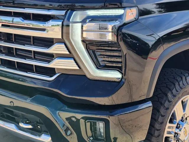 2026 Chevrolet Silverado 2500HD Crew Cab, Standard Bed, High Country, 4WD