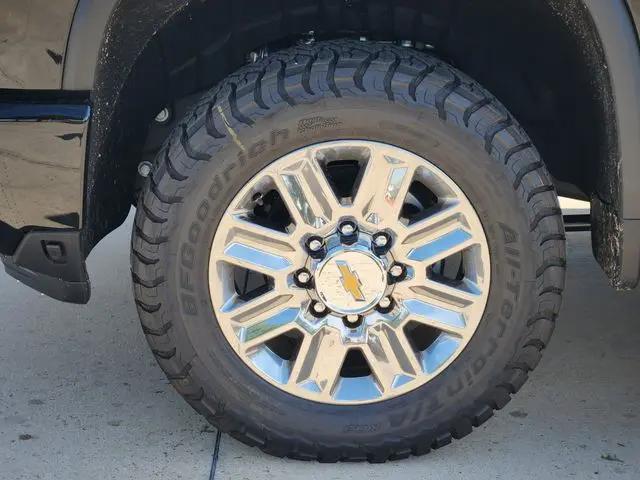 2026 Chevrolet Silverado 2500HD Crew Cab, Standard Bed, High Country, 4WD