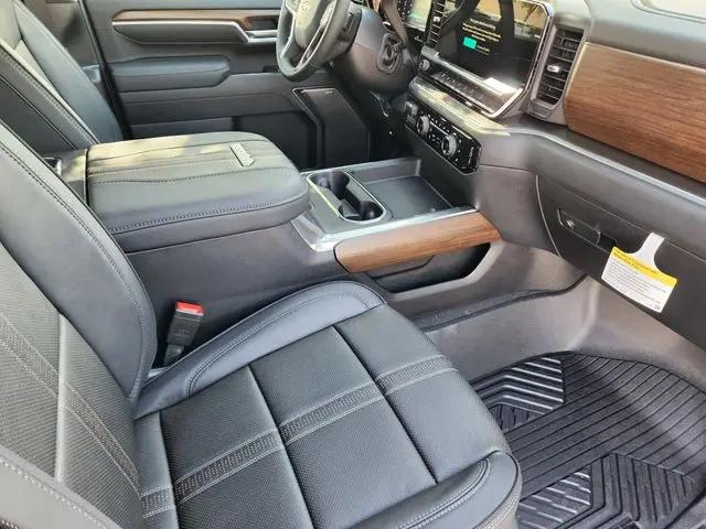 2026 Chevrolet Silverado 2500HD Crew Cab, Standard Bed, High Country, 4WD