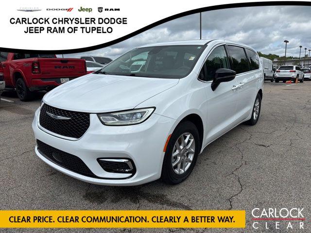 2024 Chrysler Pacifica Touring L's photo