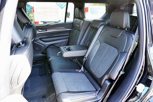 2026 Jeep Grand Cherokee L Altitude 4x4