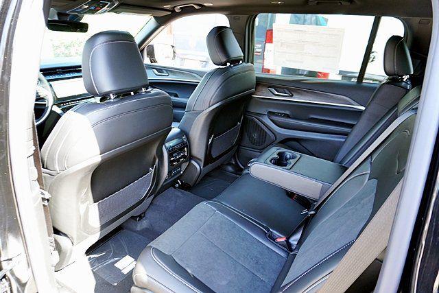 2026 Jeep Grand Cherokee L Altitude 4x4