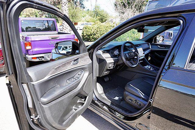 2026 Jeep Grand Cherokee L Altitude 4x4