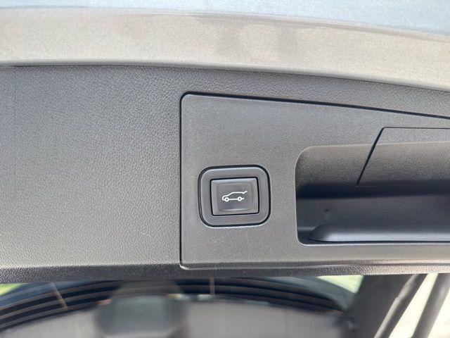 2023 Cadillac XT4 FWD Premium Luxury