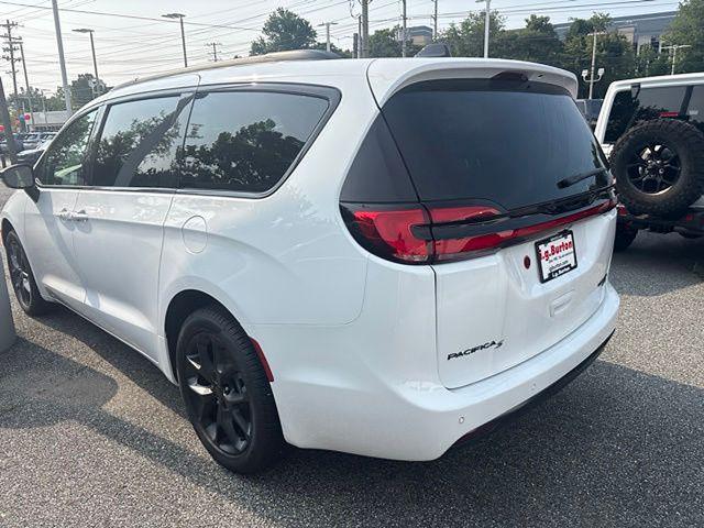 2027 Chrysler Pacifica Limited