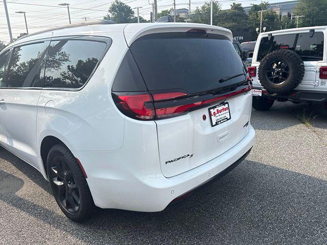 2027 Chrysler Pacifica Limited