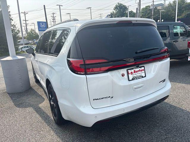 2027 Chrysler Pacifica Limited