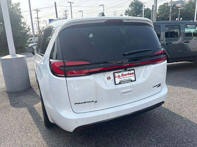 2027 Chrysler Pacifica Limited