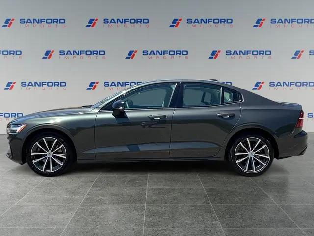 2022 Volvo S60 B5 Momentum