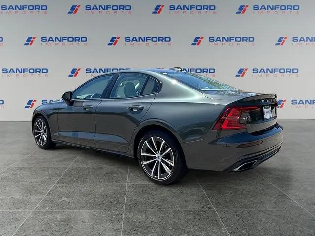 2022 Volvo S60 B5 Momentum