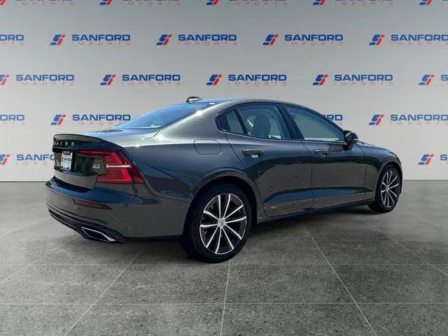 2022 Volvo S60 B5 Momentum