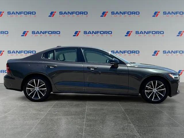 2022 Volvo S60 B5 Momentum
