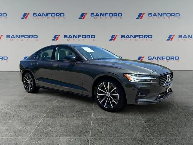 2022 Volvo S60 B5 Momentum