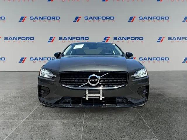 2022 Volvo S60 B5 Momentum