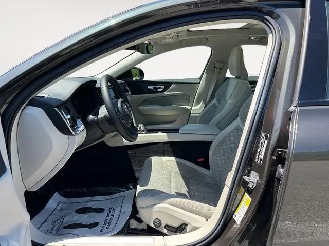 2022 Volvo S60 B5 Momentum