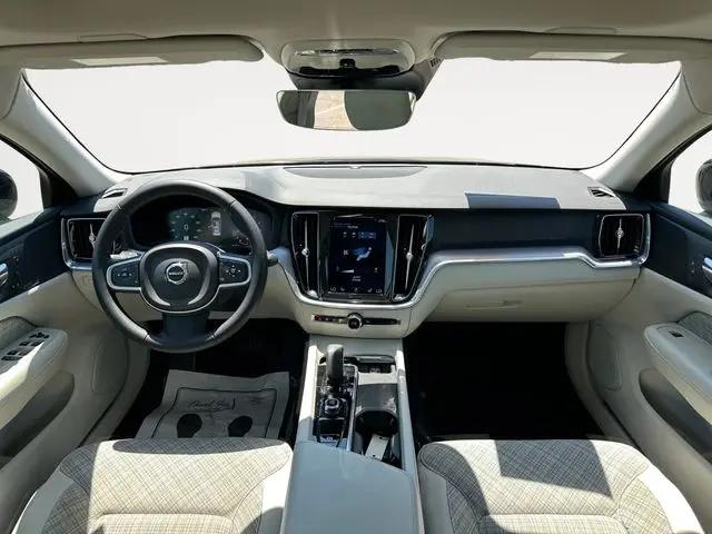 2022 Volvo S60 B5 Momentum