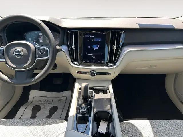 2022 Volvo S60 B5 Momentum