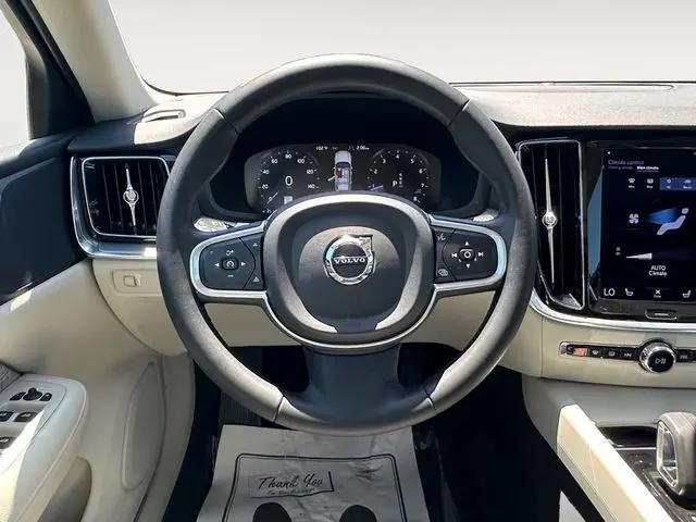 2022 Volvo S60 B5 Momentum