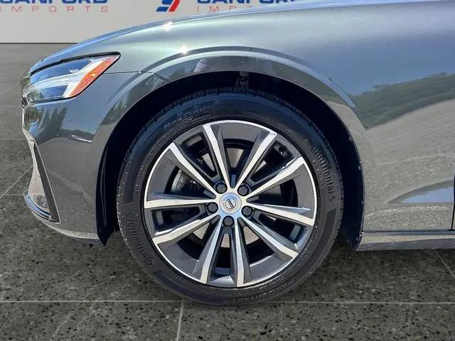 2022 Volvo S60 B5 Momentum