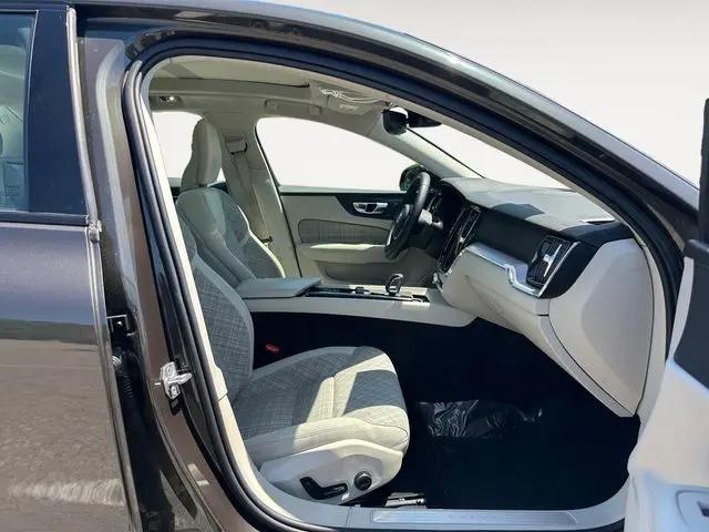 2022 Volvo S60 B5 Momentum