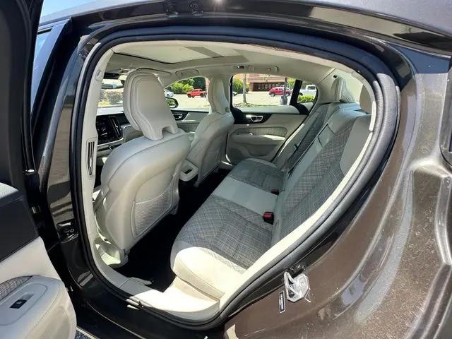 2022 Volvo S60 B5 Momentum